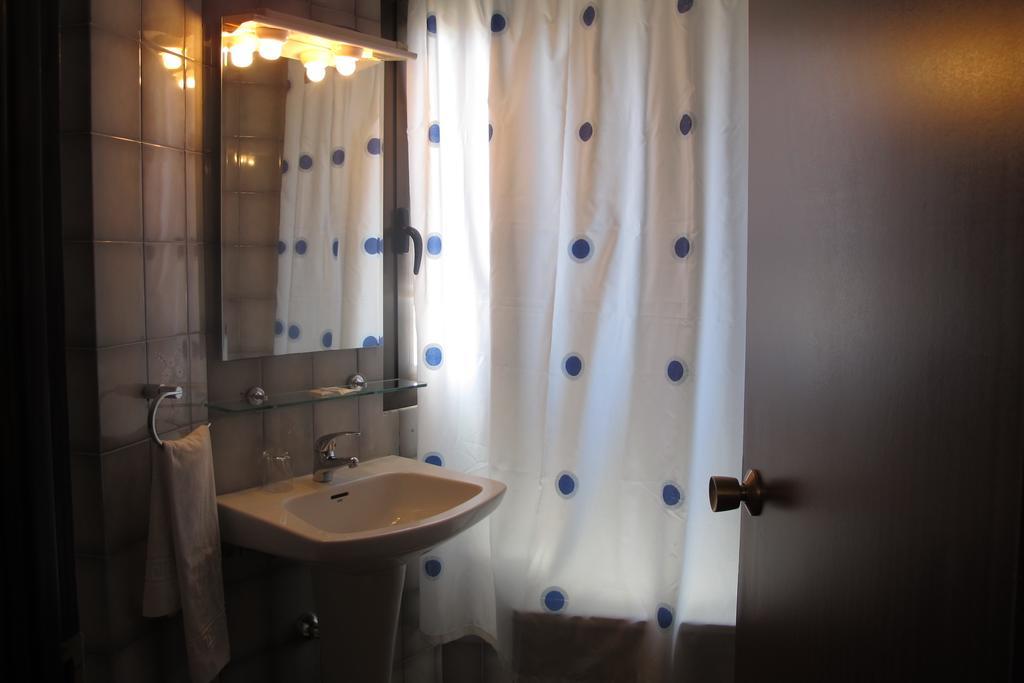 Hostal Casa Pepe Tauste الغرفة الصورة